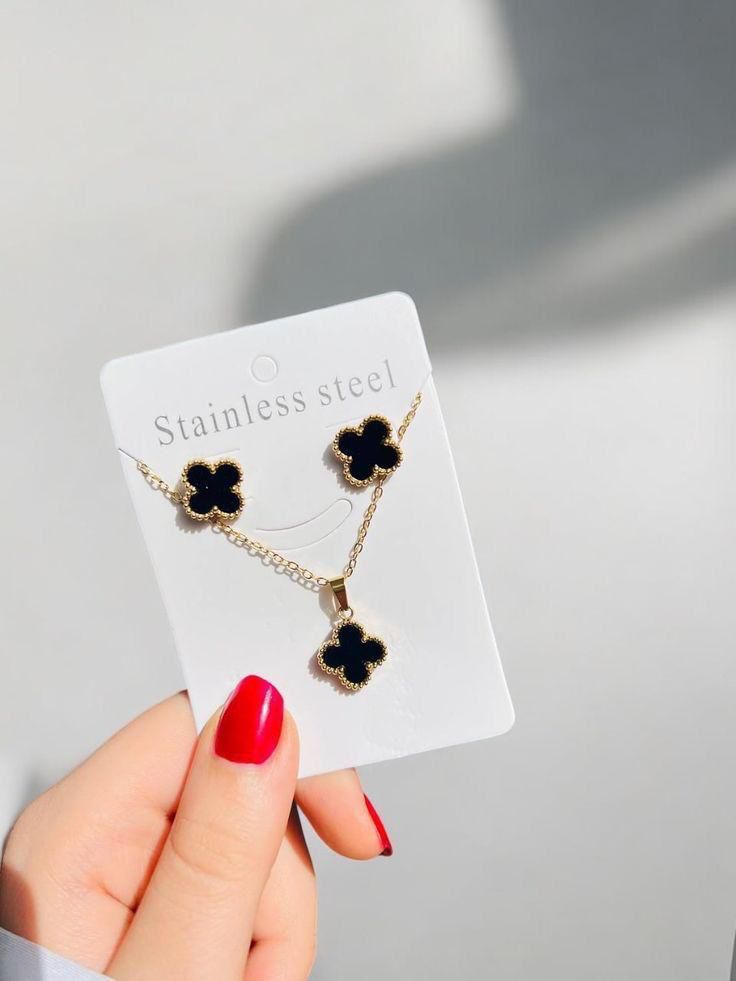 Luxury Clover Jewellery Set – Elegant Black & Gold Necklace with Stud Earrings