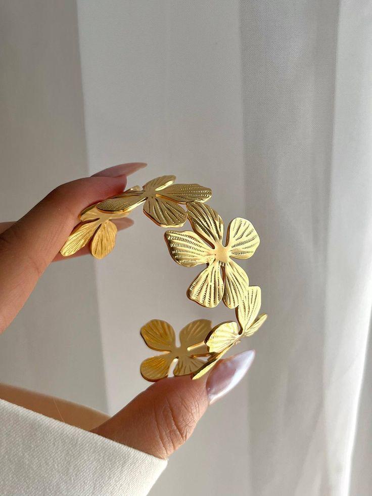 Golden Bloom Floral Cuff Bracelet – Luxury Open Bangle for Women