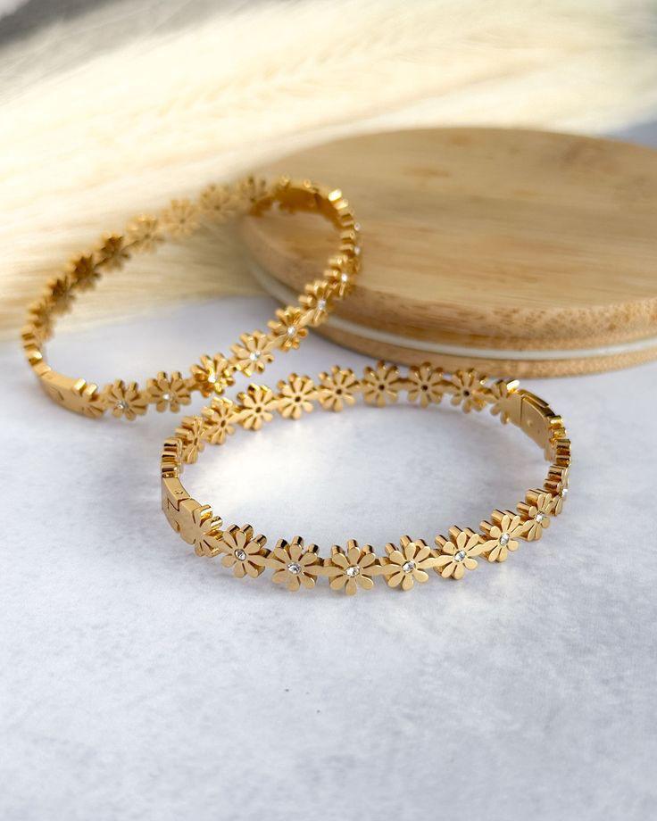 Luxury Gold Daisy Flower Bracelet for Women